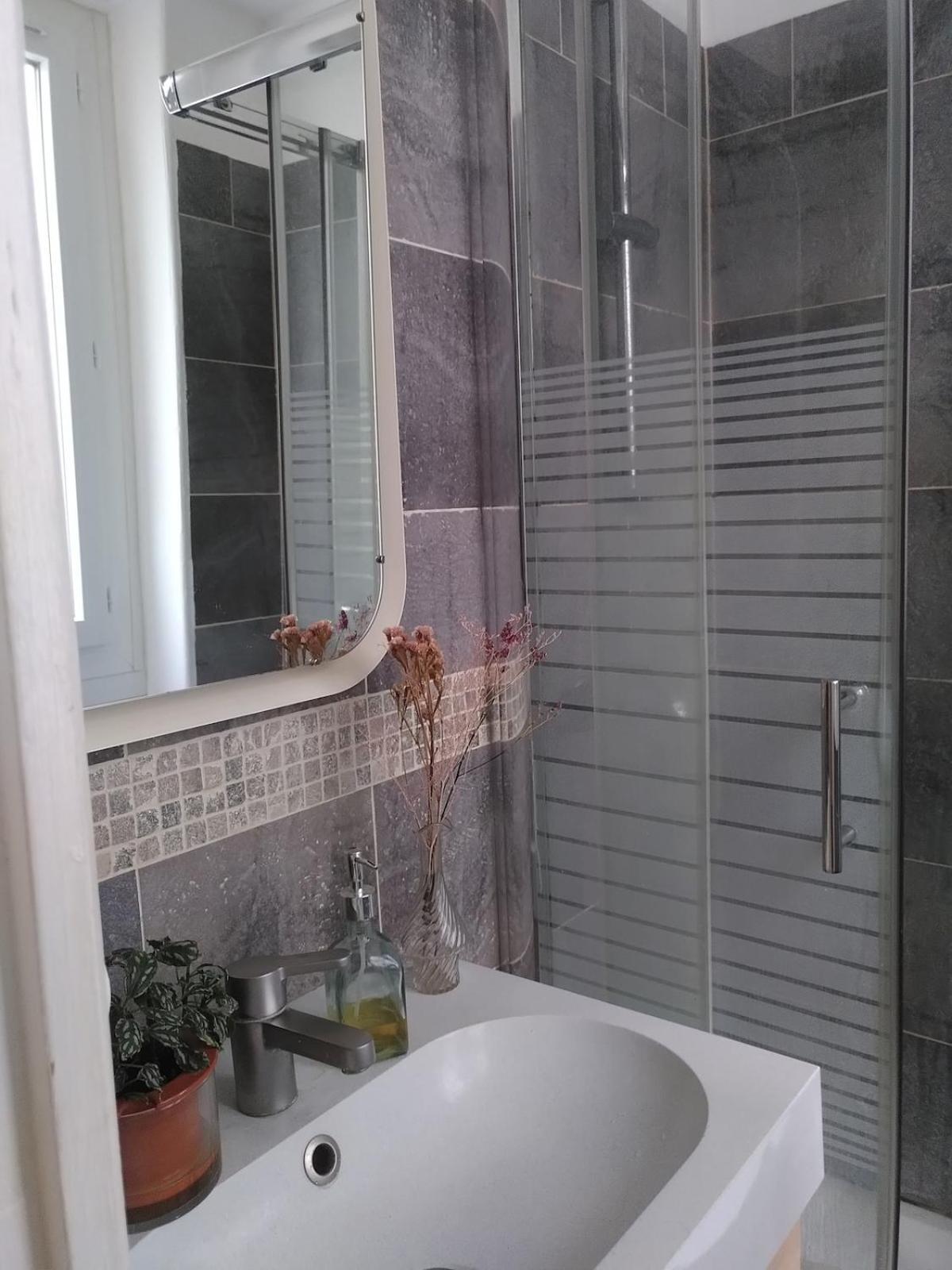Apartment Charming 2-room Haussmann-style In